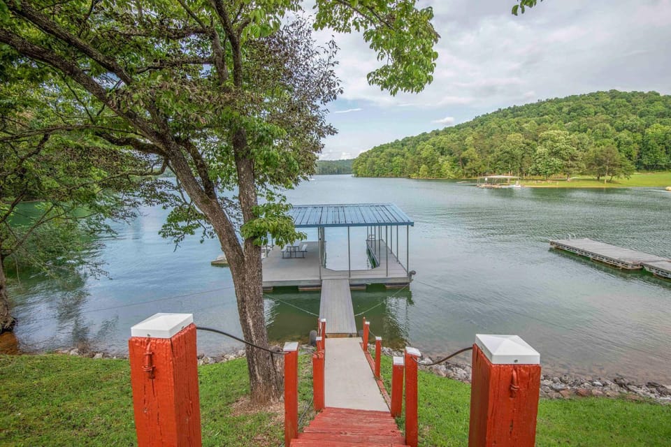 Nearby landmark, Spring, Natural landscape, Lake view, Mountain view