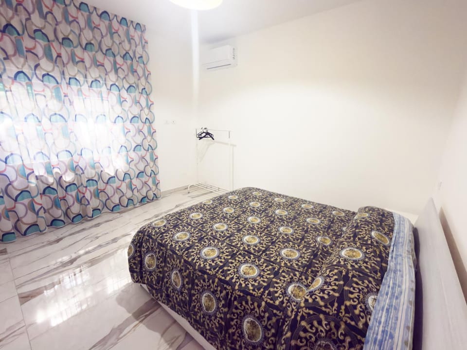 Bedroom, air conditioner