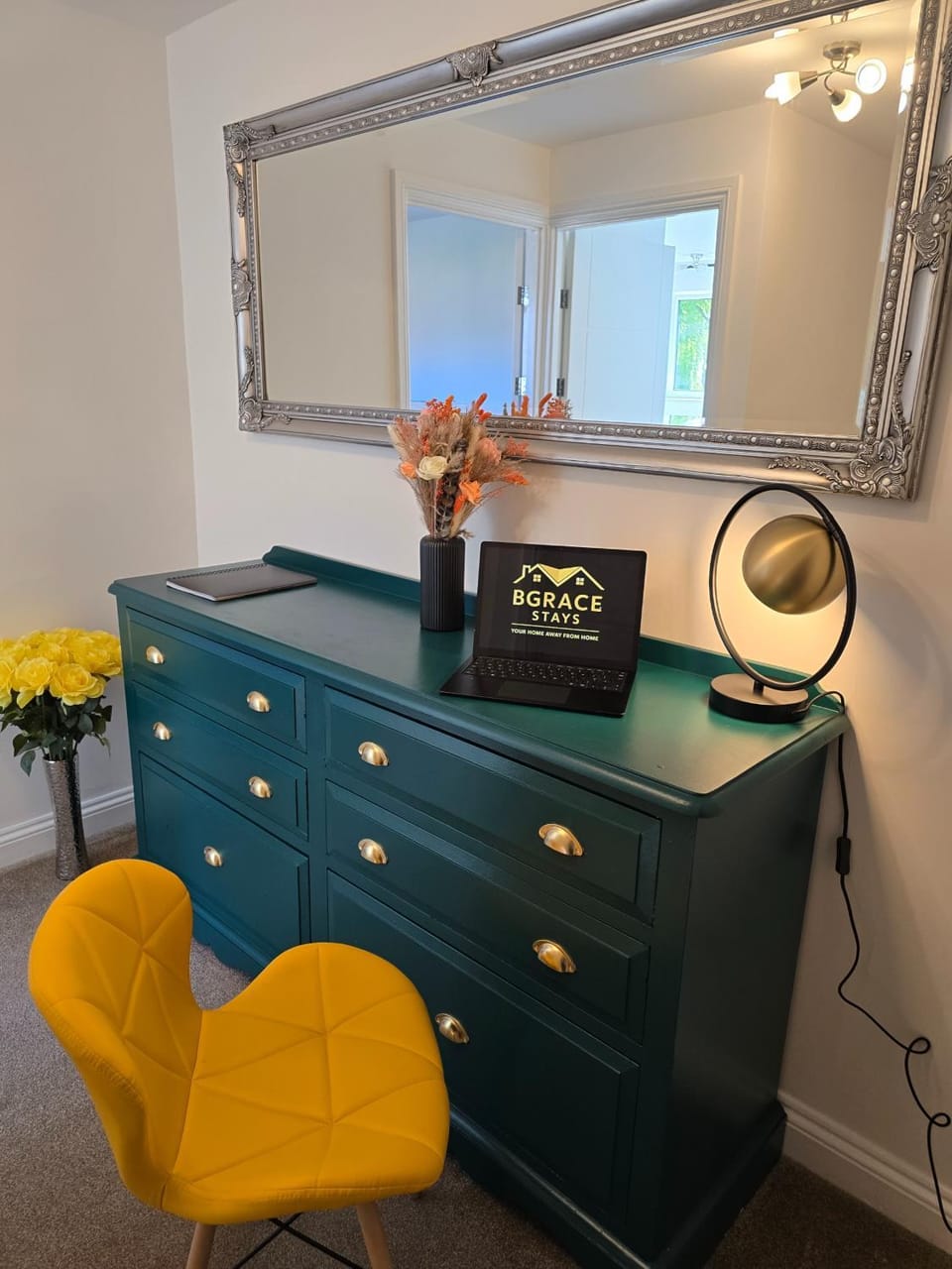 Luxury Modern Comfy 3BR House Contractors Family House in Kettering
