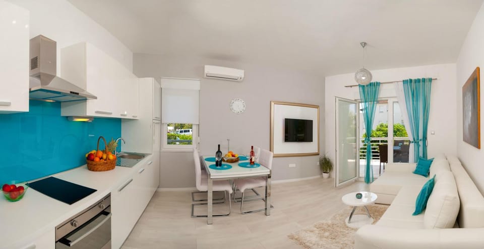 Kitchen or kitchenette, Living room, Dining area