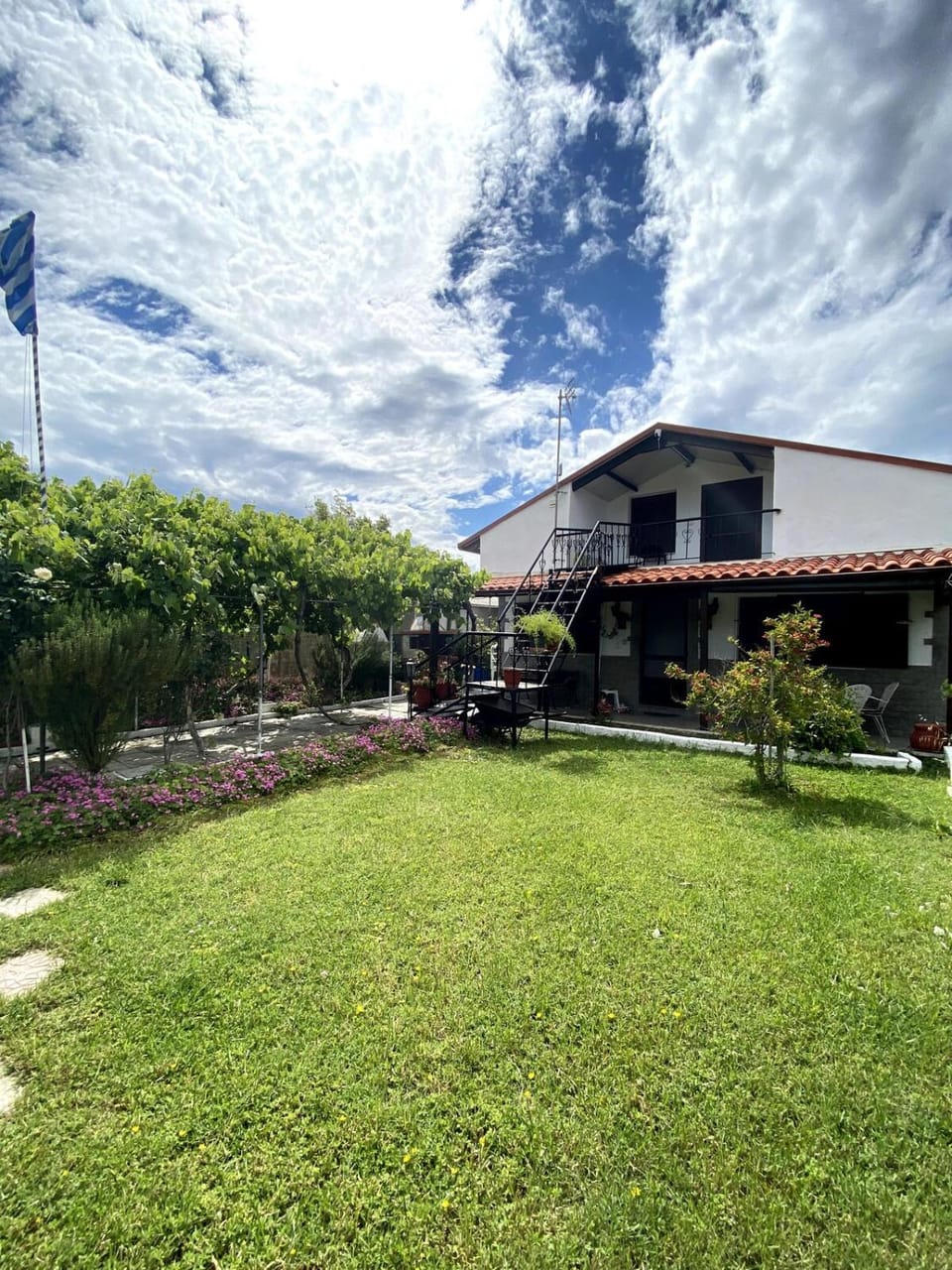 Property building, Spring, Day, Natural landscape, Garden, Garden view