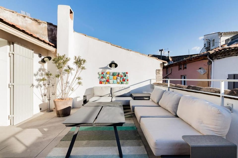 Modern Provençal Village House of 1300 Square Feet Apartment in Saint-Remy-de-Provence
