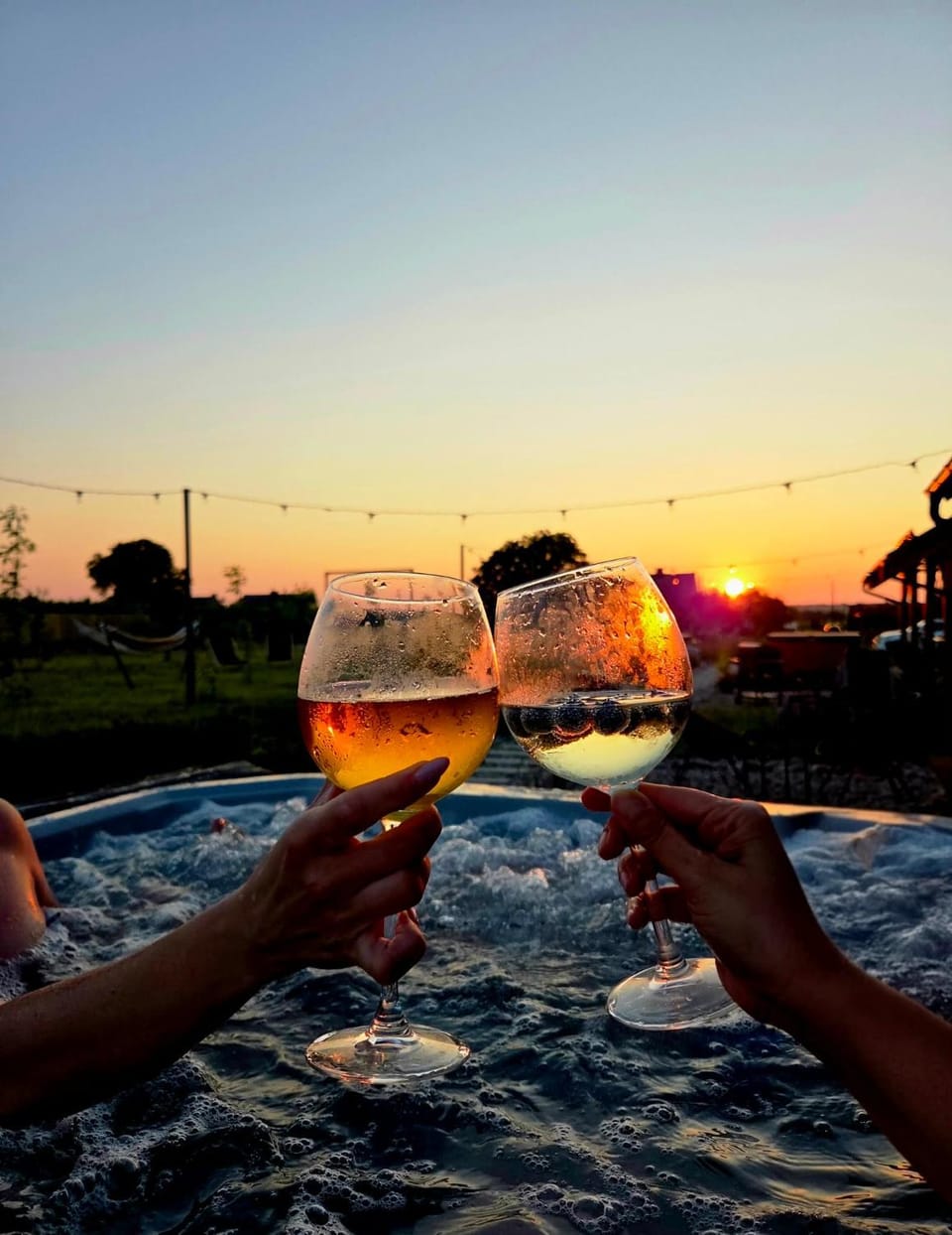 Osada Miłojeż - całoroczne Domy Premium w Borach Tucholskich, Jacuzzi pod gwiazdami Villa in Poland