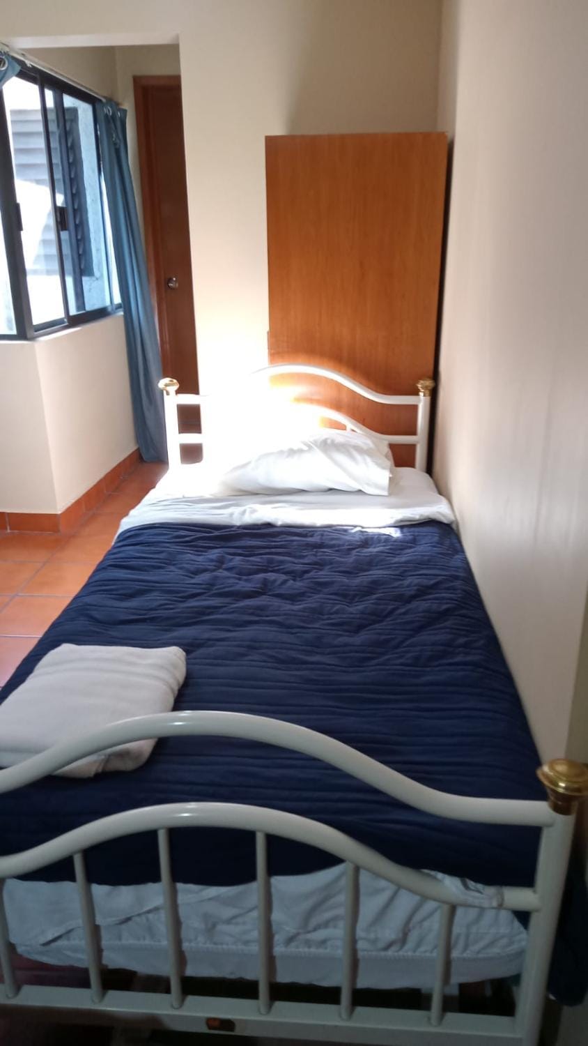UNIVERSIDAD LATINA GUEST HOUSE CASA DE HUESPEDES a Bed and Breakfast in Mexico City