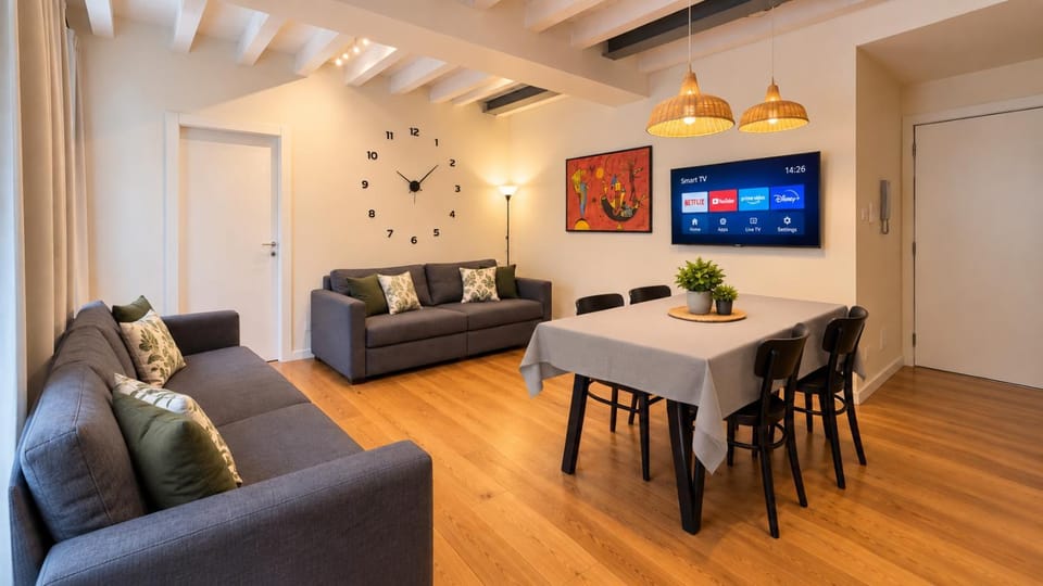 TV and multimedia, Living room, Seating area, Dining area