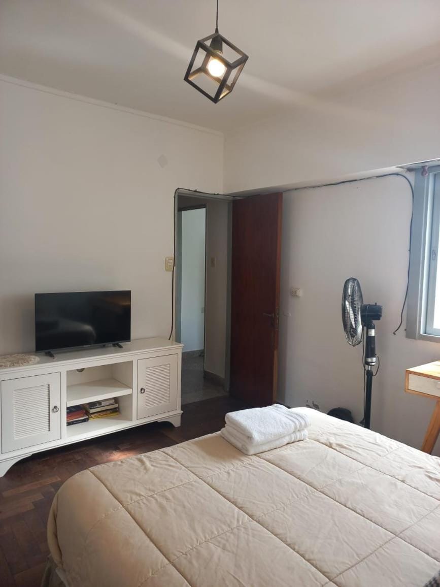 Bed, TV and multimedia, Bedroom, towels