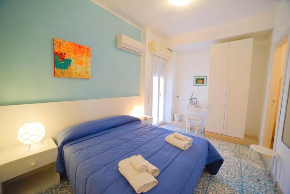 Bed, Photo of the whole room, Bedroom, towels, wardrobe, air conditioner