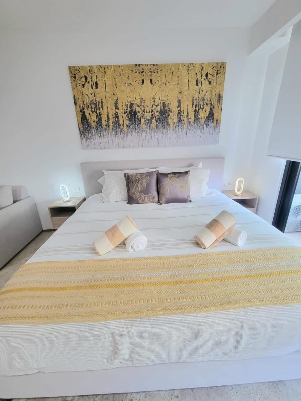 Bed, Photo of the whole room, Bedroom, towels