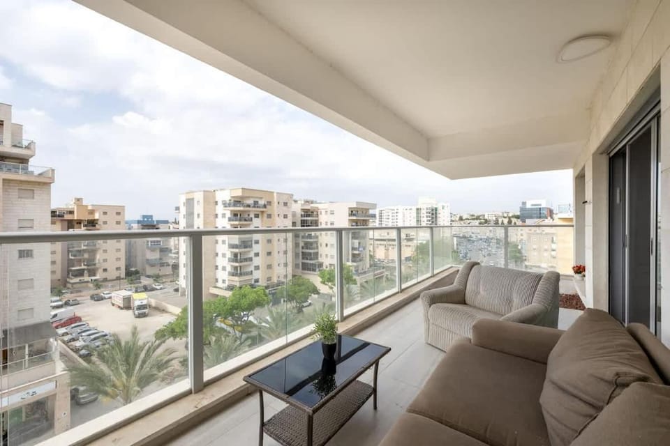 Cozy & spacious 4BR with jacuzzi Apartment in Haifa District