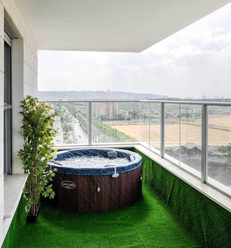 Cozy & spacious 4BR with jacuzzi Apartment in Haifa District