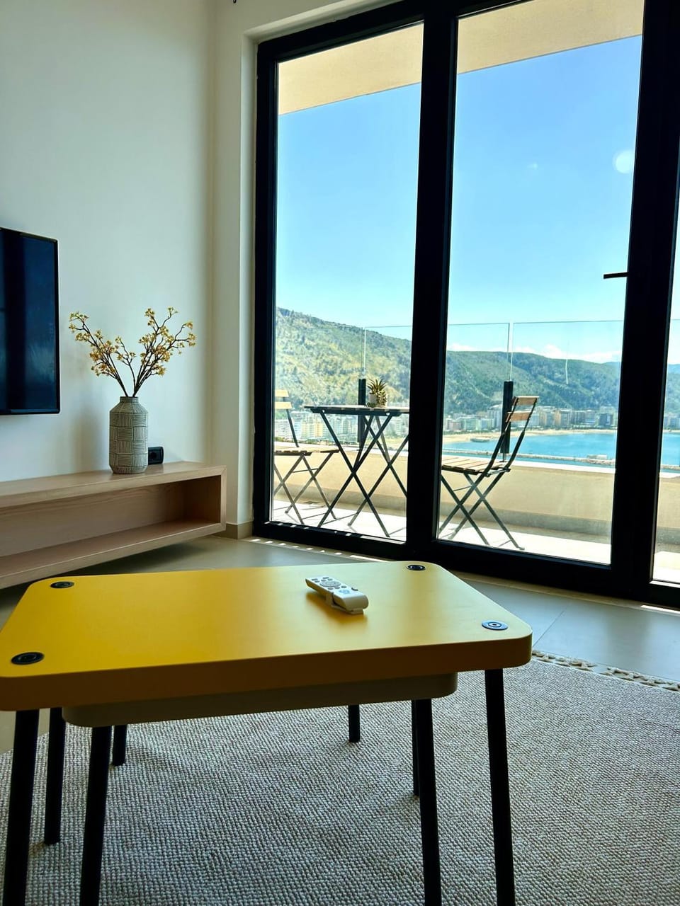 Natural landscape, TV and multimedia, View (from property/room), Living room, Mountain view, Sea view