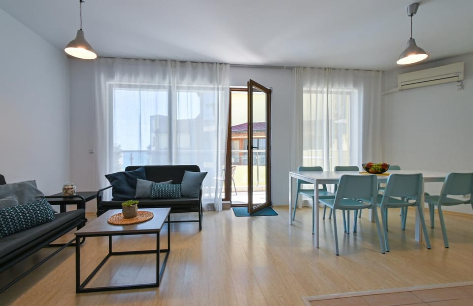Living room, Seating area, Dining area
