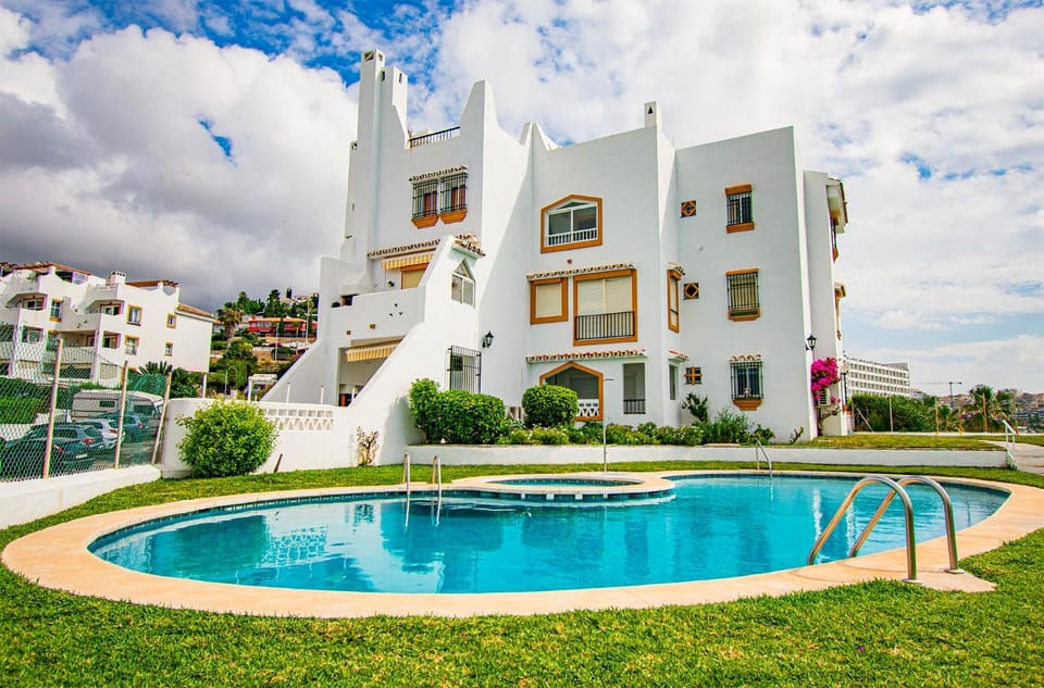 Property building, Pool view