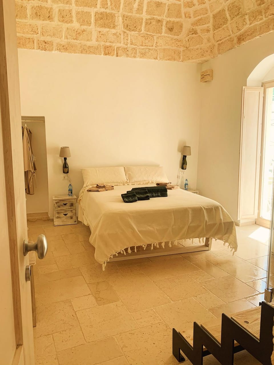 Bed, Photo of the whole room, Bedroom, towels