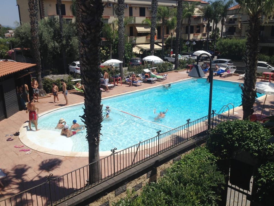 Swimming pool, Swimming pool