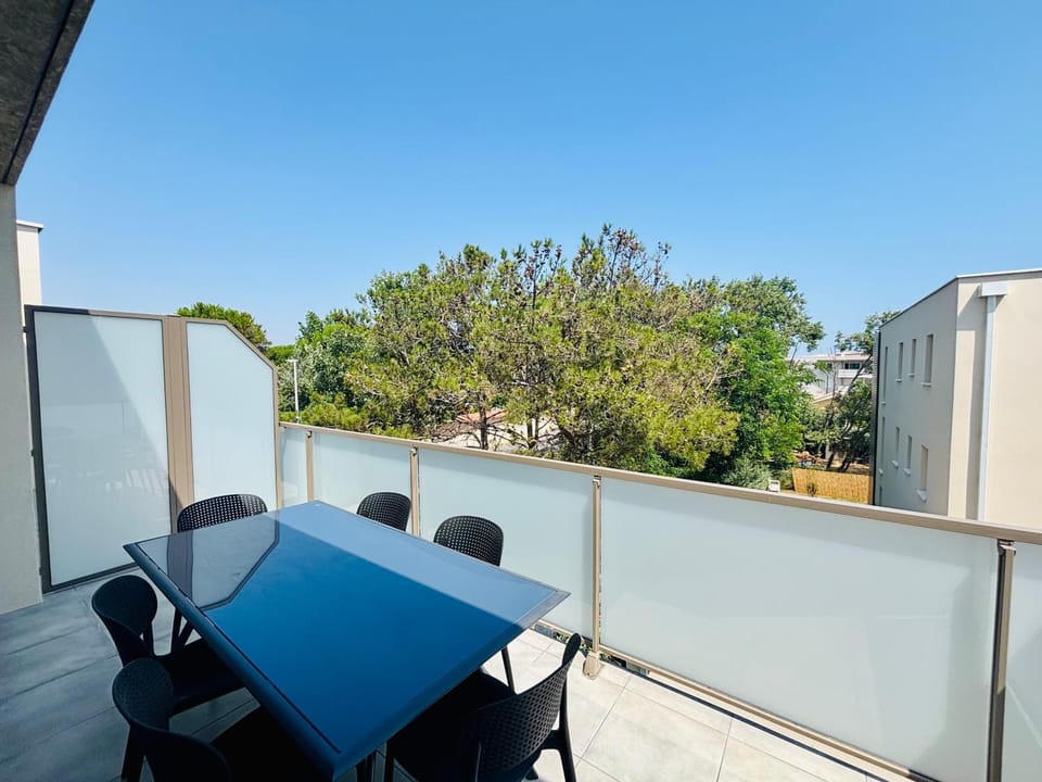 Day, View (from property/room), Balcony/Terrace, Dining area