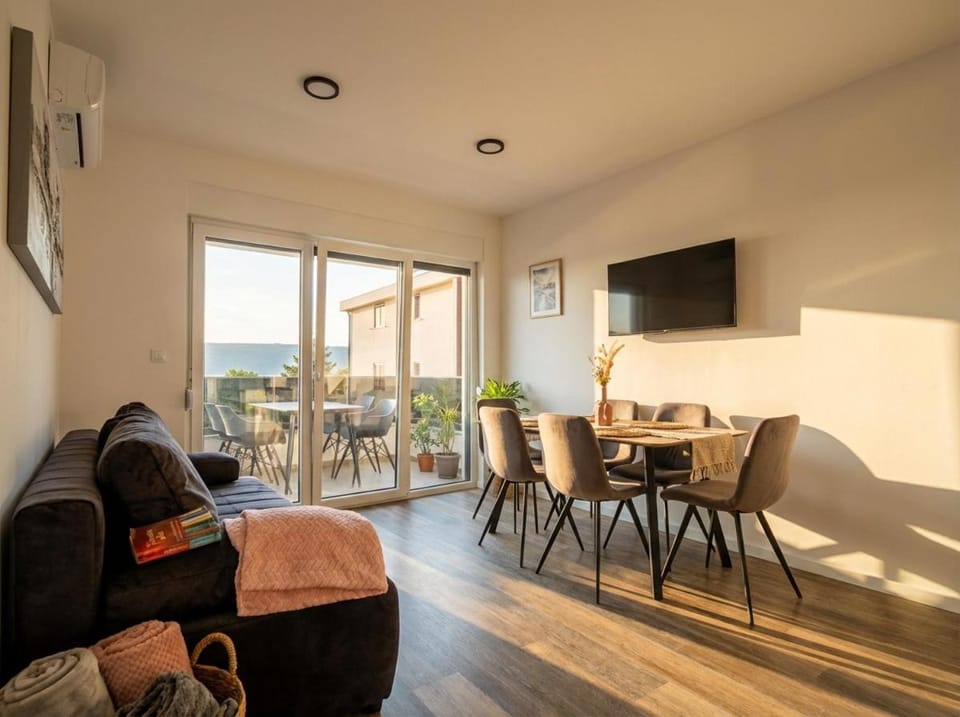 TV and multimedia, Living room, Dining area