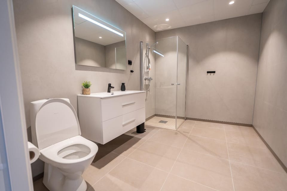 Shower, Toilet, Bathroom