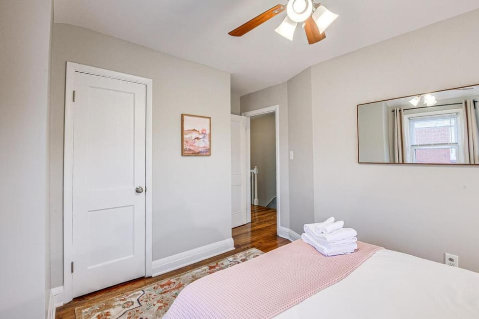 Modern and Spacious Townhome 9 Mi to Dtwn Baltimore House in Carney