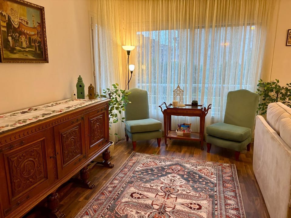 Living room, Seating area