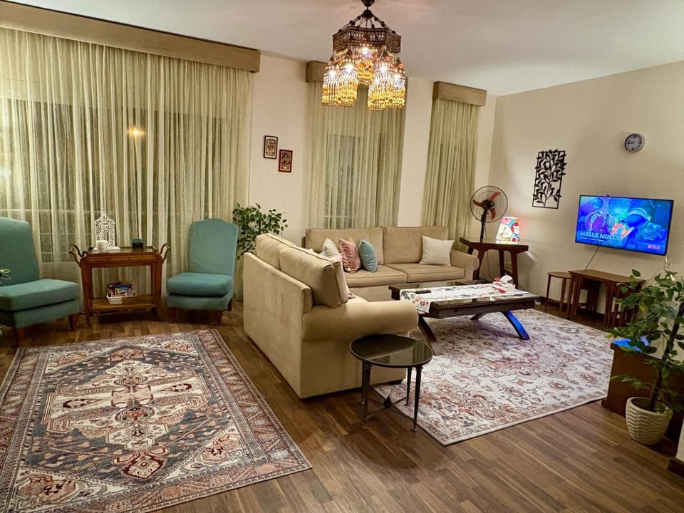 TV and multimedia, Living room, Seating area, internet