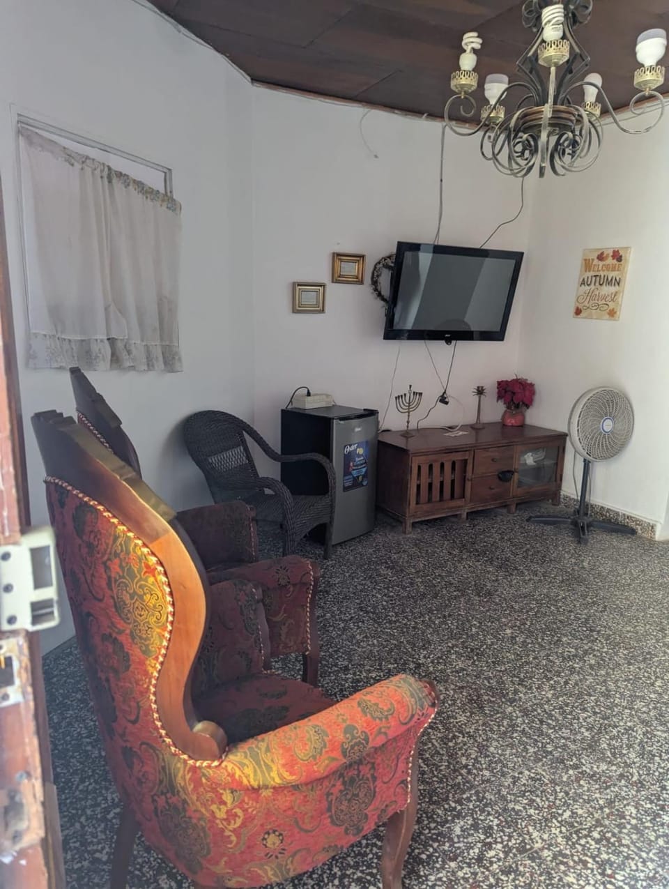Communal lounge/ TV room, TV and multimedia, Living room, Seating area, Evening entertainment