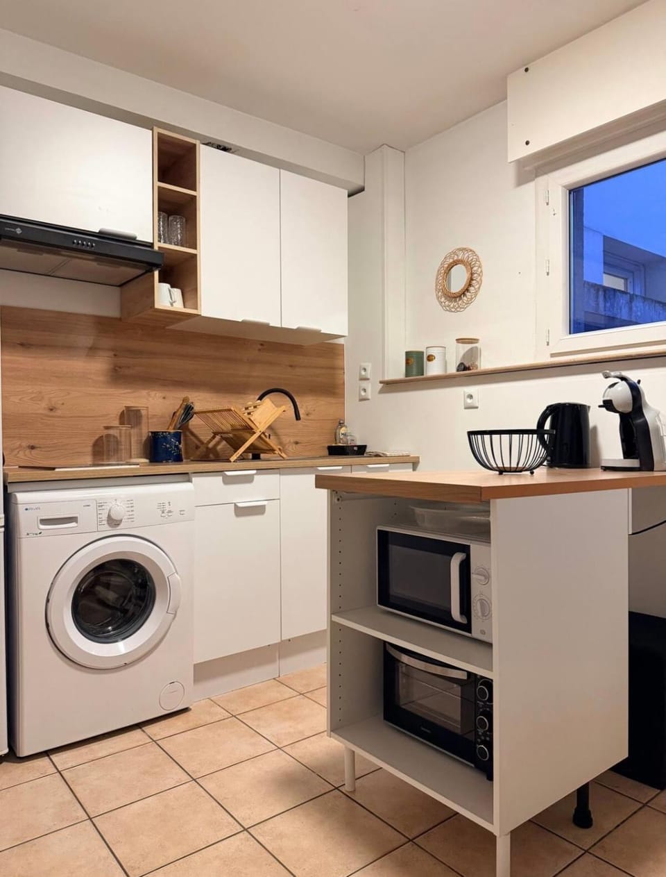 Kitchen or kitchenette, stove, washing machine