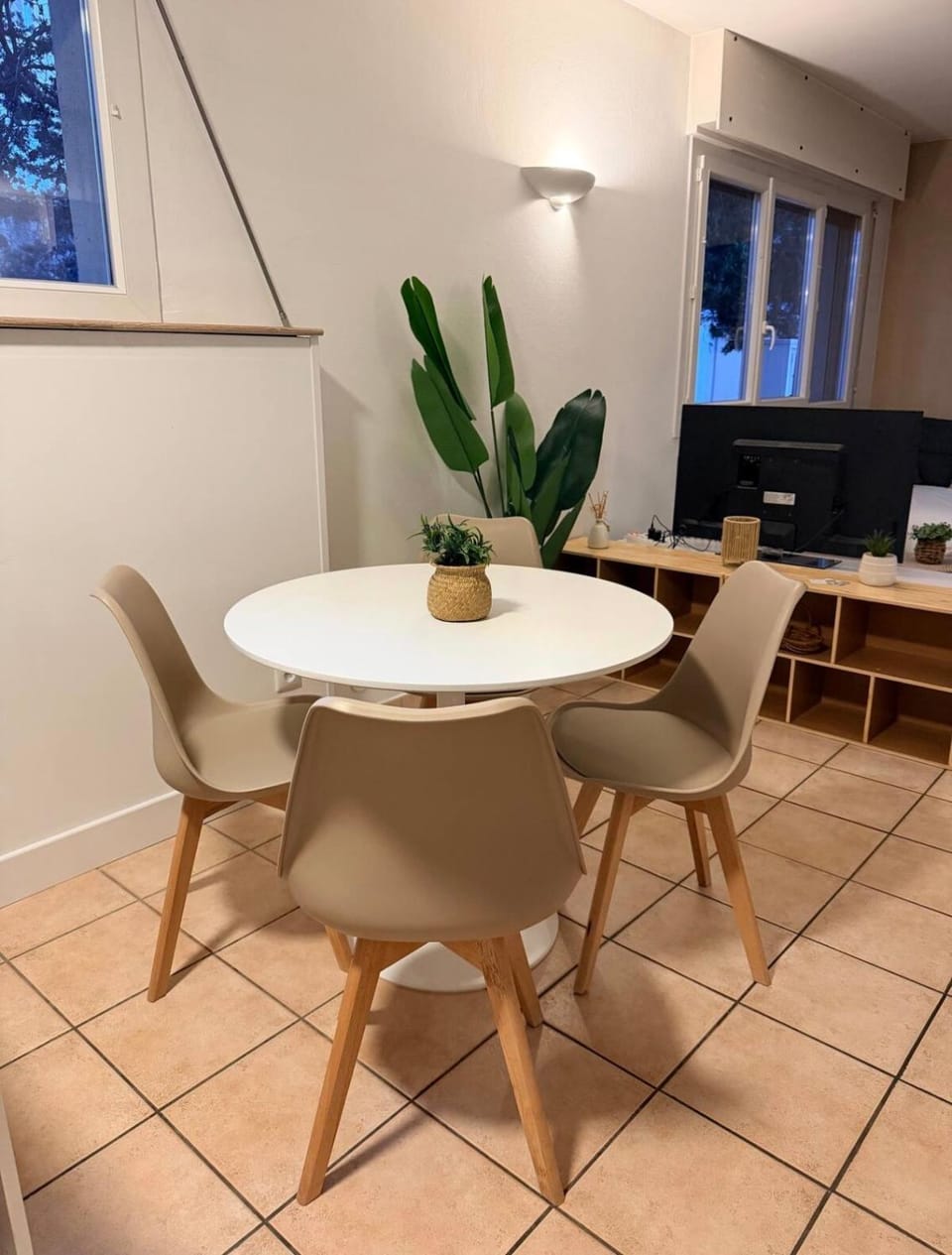 Living room, Seating area, Dining area