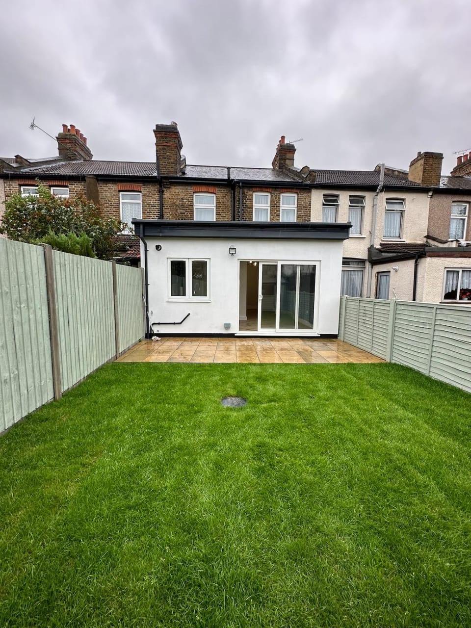 Stylish 4BR Home, 2 Bathrooms House in Ilford