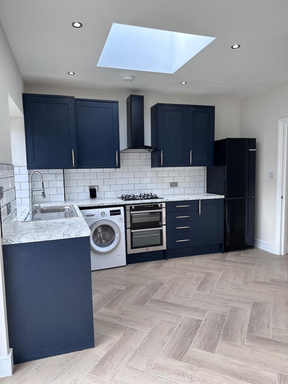 Stylish 4BR Home, 2 Bathrooms House in Ilford