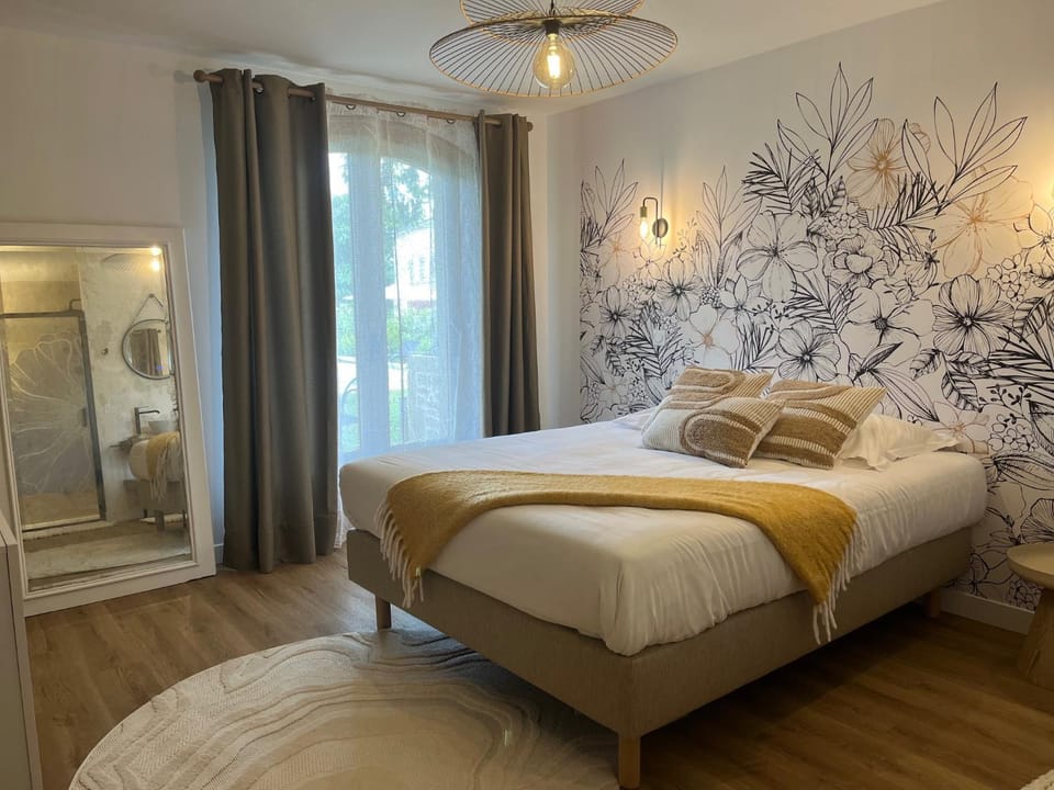 Bed, Photo of the whole room, Bedroom