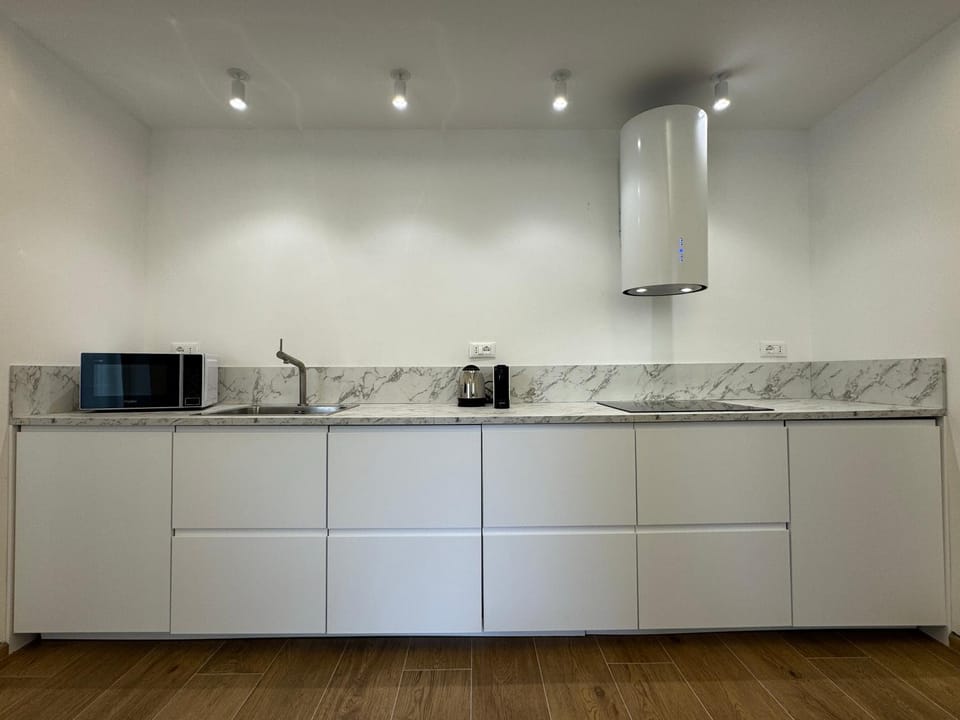 Coffee/tea facilities, Kitchen or kitchenette, microwave