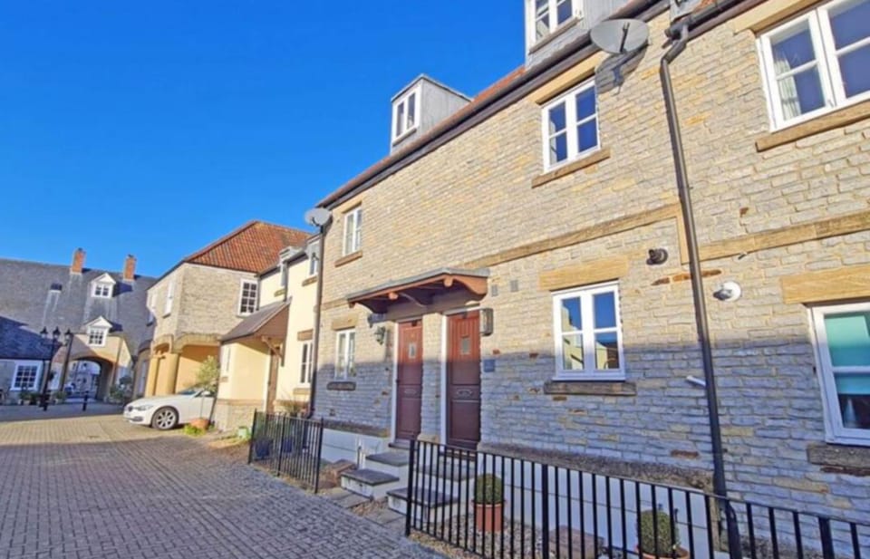 Property building, Street view