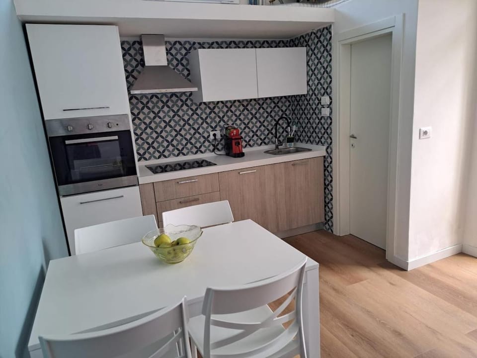 Kitchen or kitchenette, Dining area, oven, stove, air conditioner