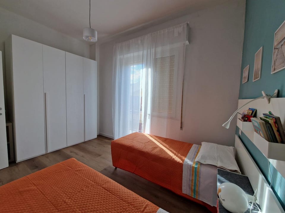 Bed, Bedroom, wardrobe, air conditioner