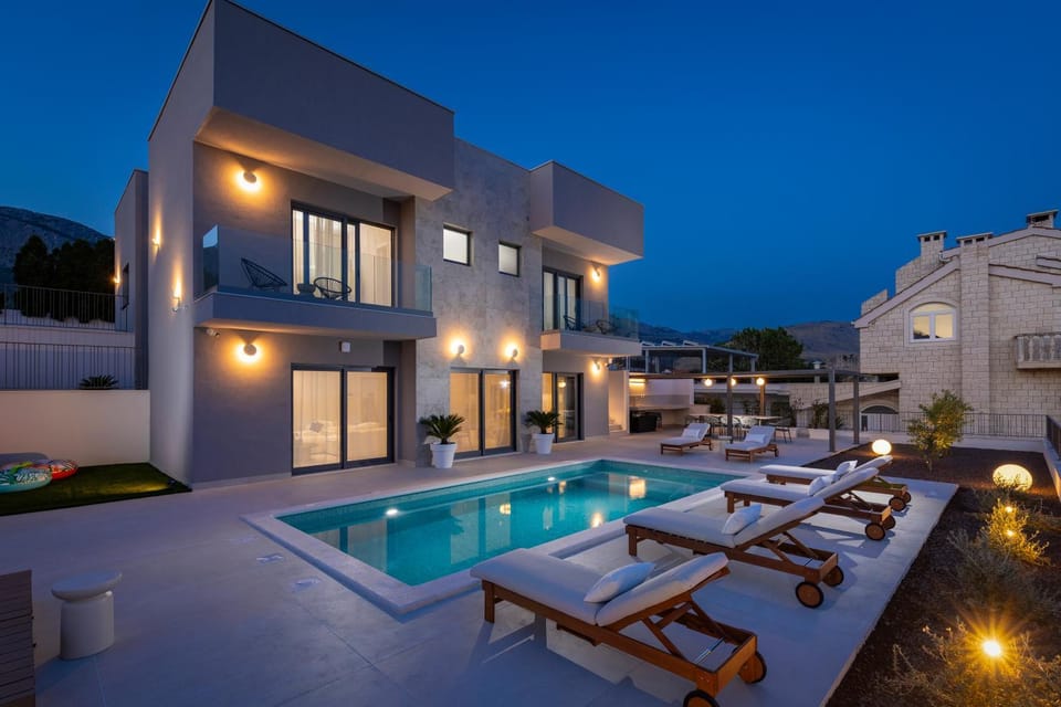 Property building, Swimming pool
