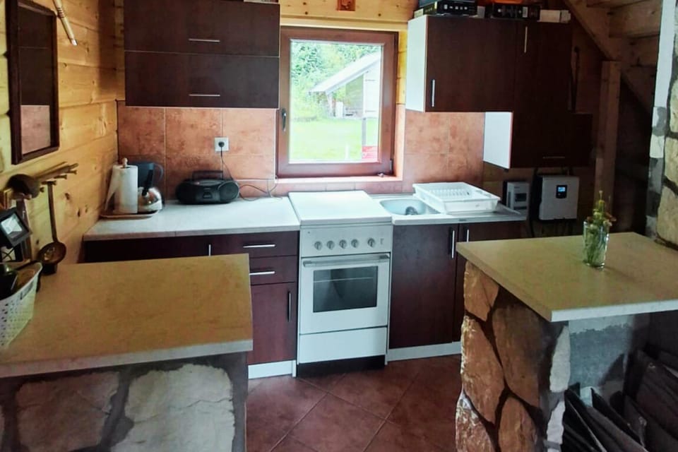 Kitchen or kitchenette, oven, stove