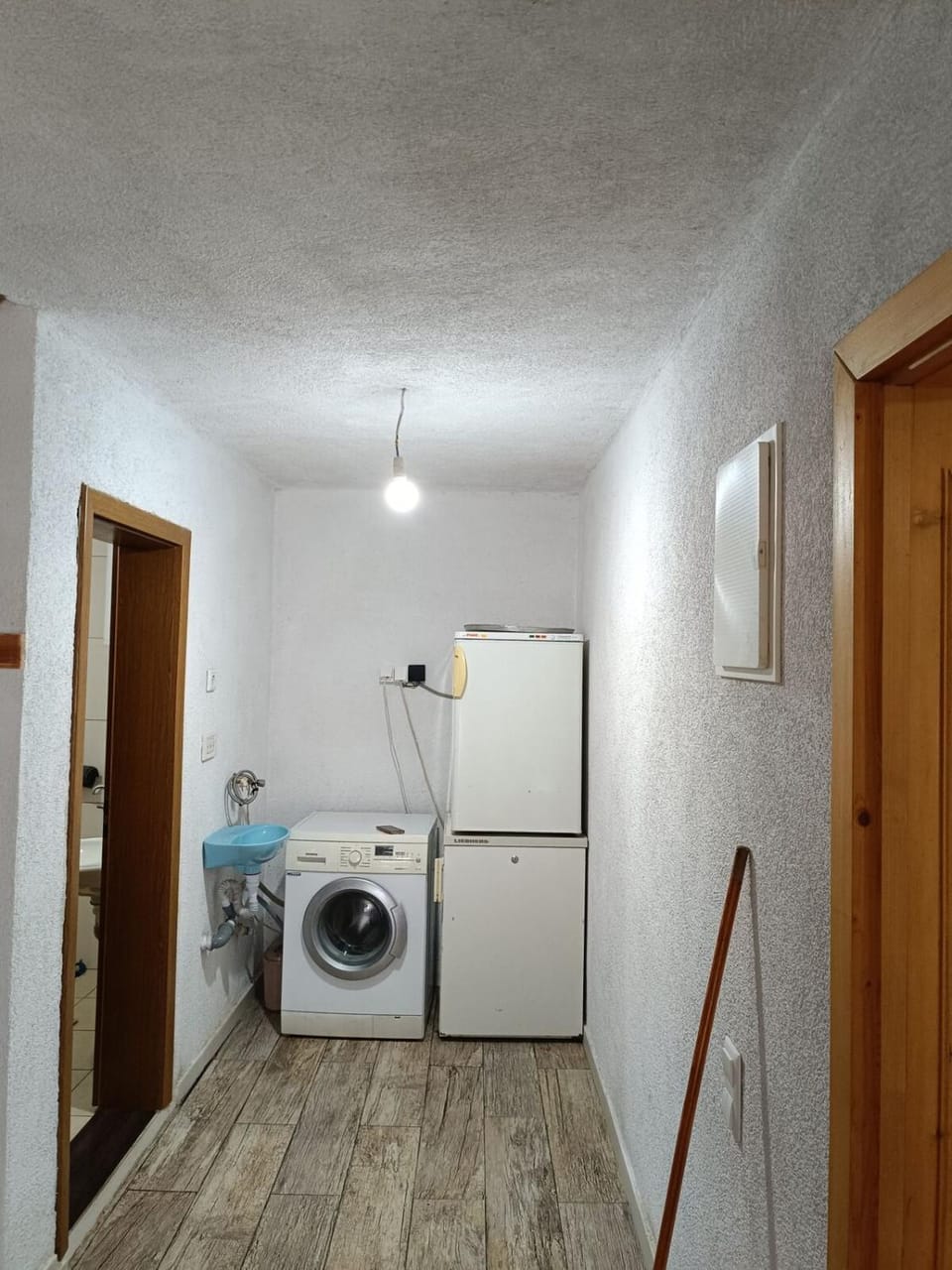 Kitchen or kitchenette, washing machine