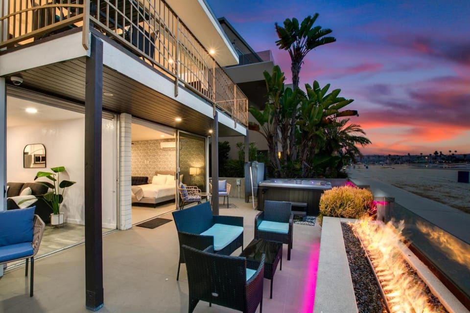 Balcony/Terrace, Seating area, Beach, fireplace