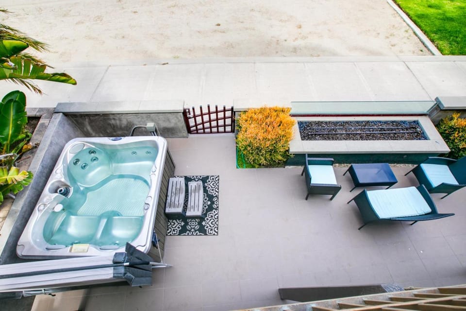 Hot Tub, Beach