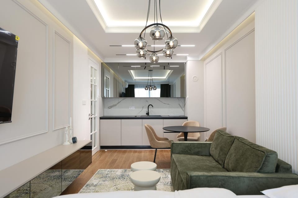 Kitchen or kitchenette, Seating area, Dining area