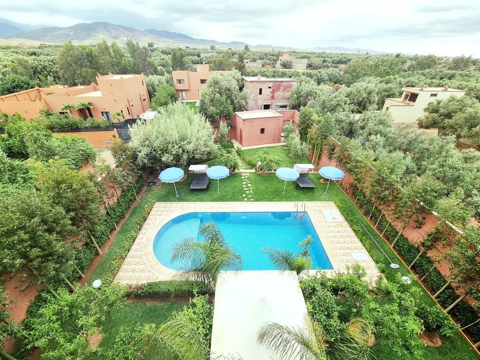 Property building, Spring, Day, Natural landscape, Bird's eye view, Garden, Garden, Garden view, Mountain view, Pool view, Swimming pool, sunbed