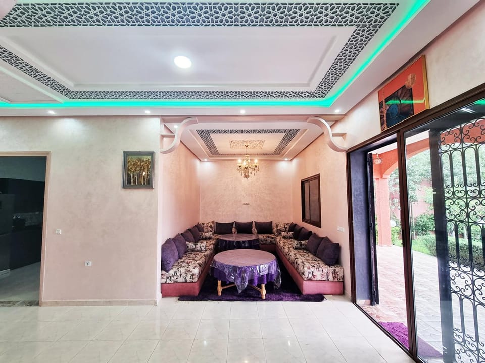 Living room, Seating area, air conditioner