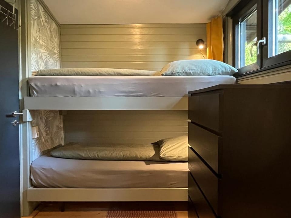 Photo of the whole room, bunk bed