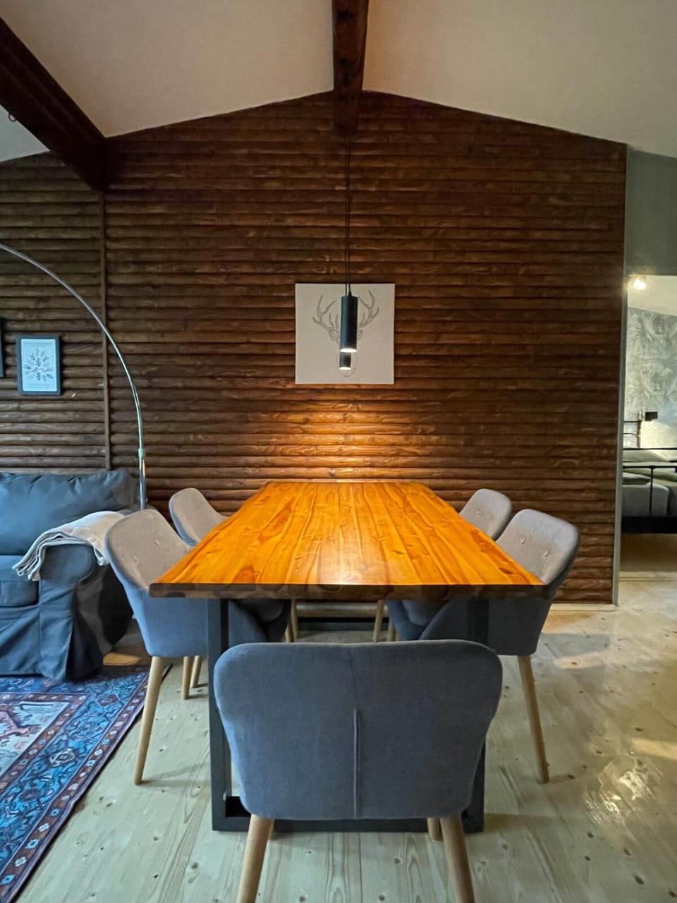 Seating area, Dining area