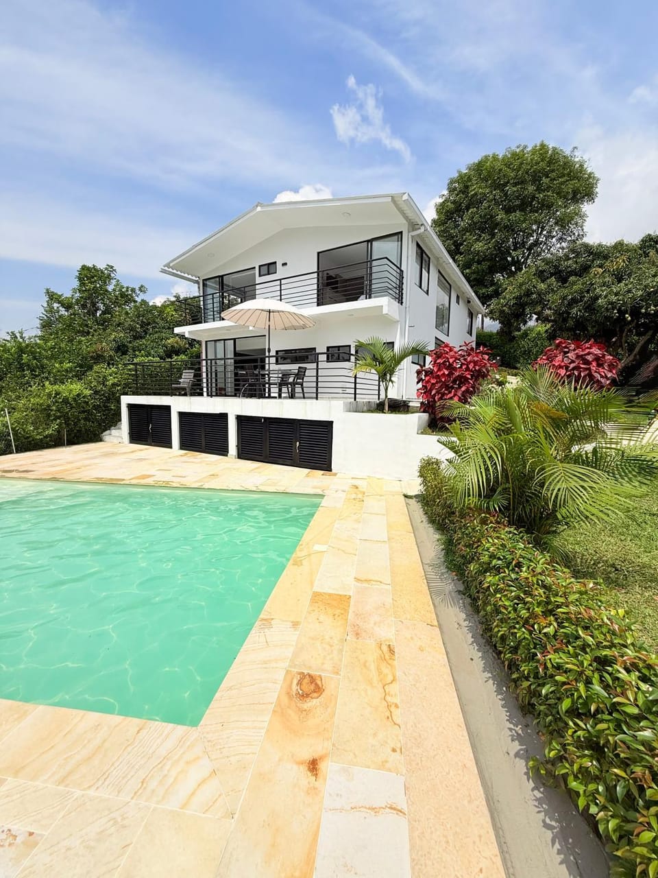 Villa Verde House in Cundinamarca, Colombia