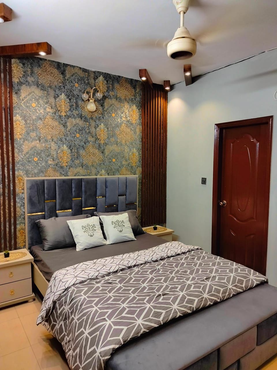 Classic Bhk in small bukhari ph6 Apartment in Karachi