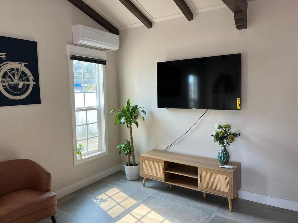 Fully Remodeled 2B1B Home in Baldwin3369 Apartment in West Covina