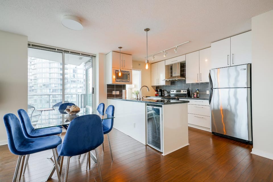 Gorgeous Unit with Beautiful City Views Apartment in Vancouver