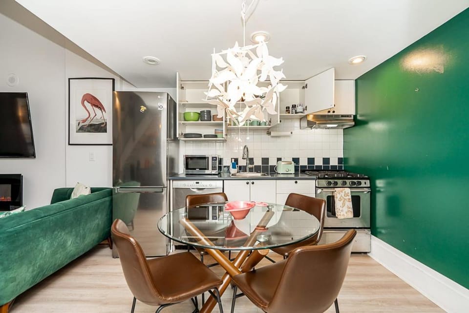 Trendy Loft in Downtown Apartment in Vancouver